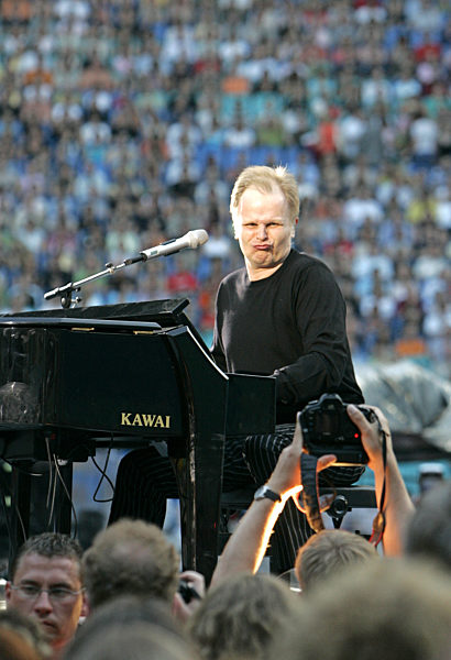 Herbert Grönemeyer sitzt am Donnerstag (24.05...