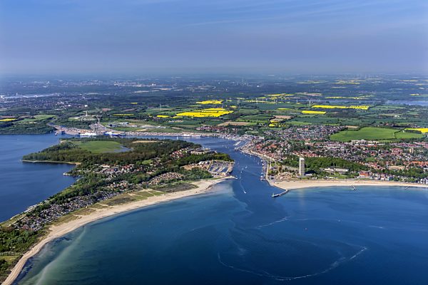 Meeres-Küste der Nordsee und Verlauf der Trave in Travemünde im Bundesland Schleswig-Holstein