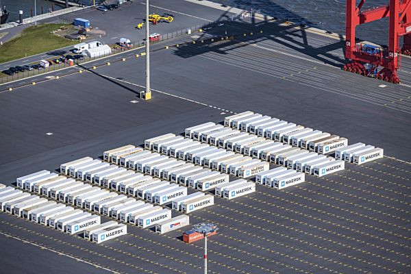 Containerterminal im Containerhafen des Überseehafen JadeWeserPort ( JWP )in Wilhelmshaven im Bundesland Niedersachsen, Deutschland