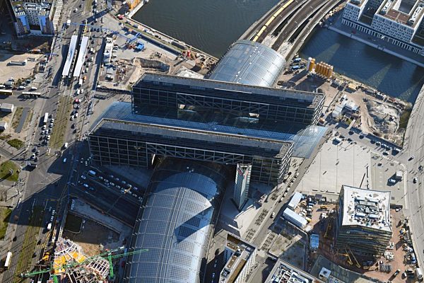 Hauptbahnhof der Deutschen Bahn in Berlin, Deutschland