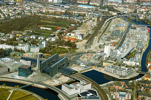 Hauptbahnhof der Deutschen Bahn an der Invalidenstraße in Berlin, Deutschland