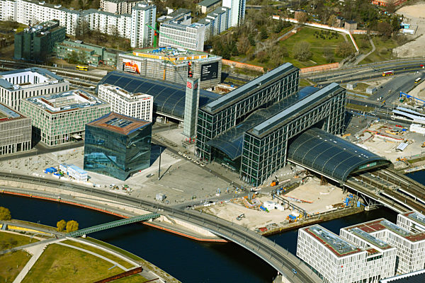 Hauptbahnhof der Deutschen Bahn an der Invalidenstraße in Berlin, Deutschland