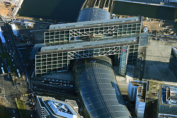 Hauptbahnhof der Deutschen Bahn an der Invalidenstraße in Berlin, Deutschland