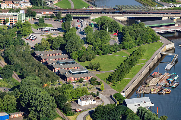 Museums- Gebäude- Ensemble des "BallinStadt - Auswanderermuseum Hamburg" im Ballinpark am Veddeler Bogen im Ortsteil Veddel in Hamburg, Deutschland
