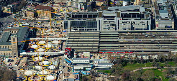 Hauptbahnhof der Deutschen Bahn und Bauarbeiten zum Verkehrs- und Städtebauprojekt Stuttgart 21 in Stuttgart im Bundesland Baden-Württemberg