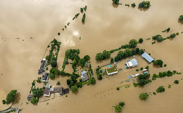 Hochwasserschäden der Flutkatastrophe entlang der Ruhr in Bochum im Bundesland Nordrhein-Westfalen, Deutschland