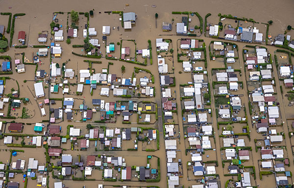 Hochwasserschäden der Flutkatastrophe auf dem Campingplatz in Hagen im Bundesland Nordrhein-Westfalen, Deutschland