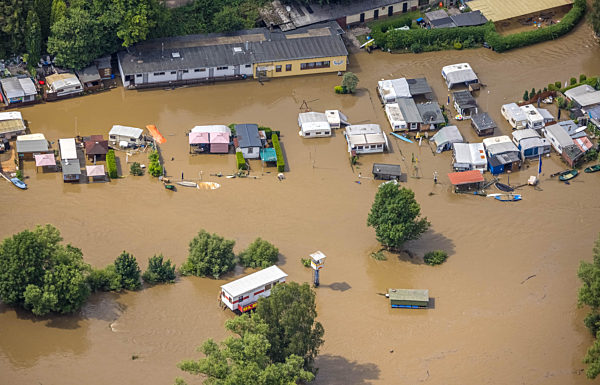 Hochwasserschäden der Flutkatastrophe am Verlauf der Ruhr in Witten im Bundesland Nordrhein-Westfalen, Deutschland