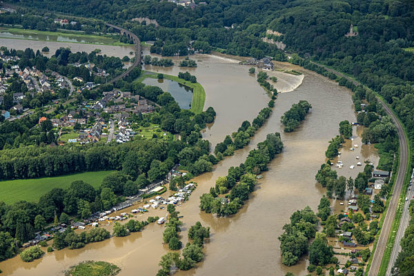 Hochwasserschäden der Flutkatastrophe am Verlauf der Ruhr in Witten im Bundesland Nordrhein-Westfalen, Deutschland