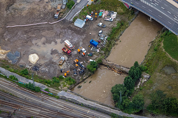 Hochwasserschäden der Flutkatastrophe am Verlauf von Ruhr und Volme in Hagen im Bundesland Nordrhein-Westfalen, Deutschland