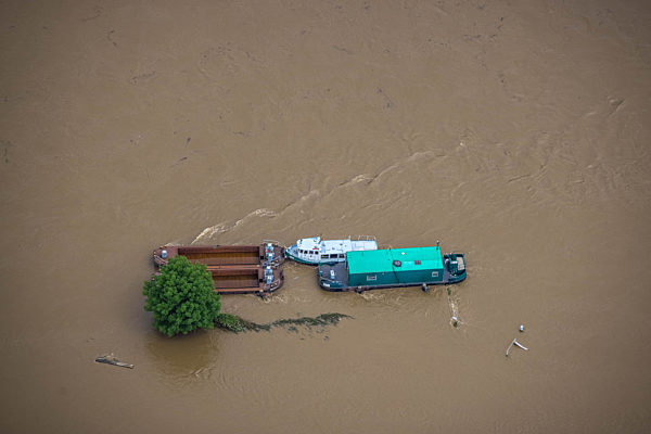 Hochwasserschäden der Flutkatastrophe am Flußverlauf der Ruhr in Witten im Bundesland Nordrhein-Westfalen, Deutschland