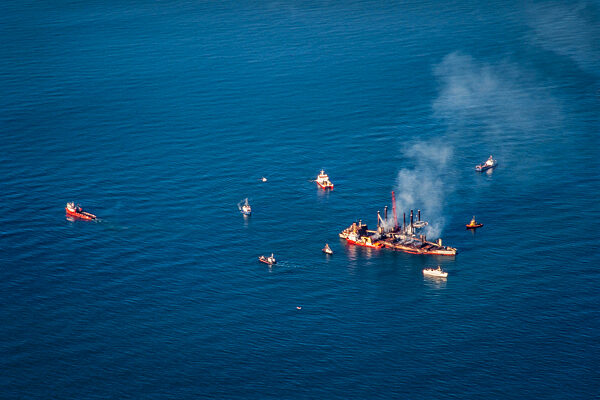 Bergungsarbeitung am Schiffs - Wrack " Pallas " in Amrum im Bundesland Schleswig-Holstein, Deutschland