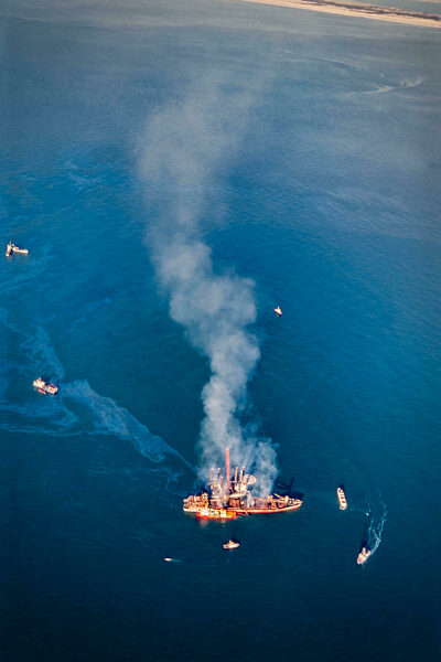 Bergungsarbeitung am Schiffs - Wrack " Pallas " in Amrum im Bundesland Schleswig-Holstein, Deutschland