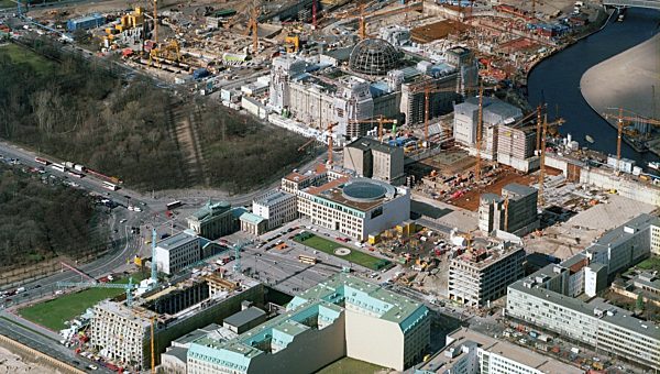Baustellen und Brachflächen am Brandenburger Tor / Reichstag in Berlin