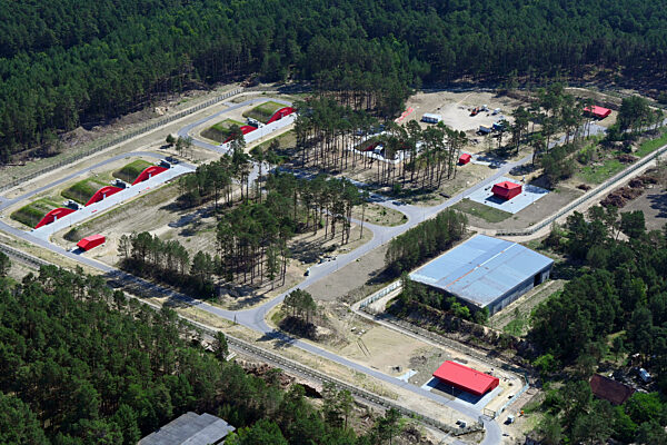 Verlassener Bunker- Gebäudekomplex und Munitionsdepots auf dem militärischen Übungsgelände in Biesenthal im Bundesland Brandenburg, Deutschland