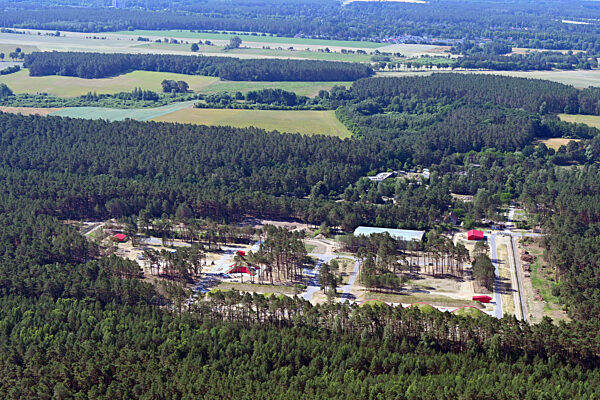 Verlassener Bunker- Gebäudekomplex und Munitionsdepots auf dem militärischen Übungsgelände in Biesenthal im Bundesland Brandenburg, Deutschland