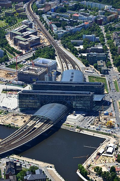 Areal am Berliner Hauptbahnhof am Spreeufer zum Humboldthafen in Berlin