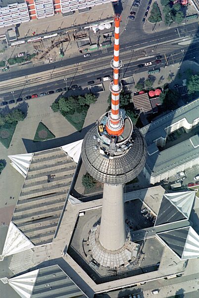 Kugel des Berliner Fernsehturm im Stadtzentrum Ost der Bundes- Hauptstadt Berlin