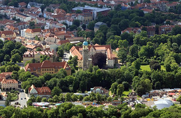 Historische Altstadt mit Schloss Neideck in Arnstadt im Bundesland Thüringen
