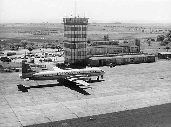 Passagierflugzeug Iljuschin IL-18 der DDR- Fluggesellschaft INTERFLUG vor dem Tower des Flughafens Erfurt- Bindersleben im Bundesland Thüringen