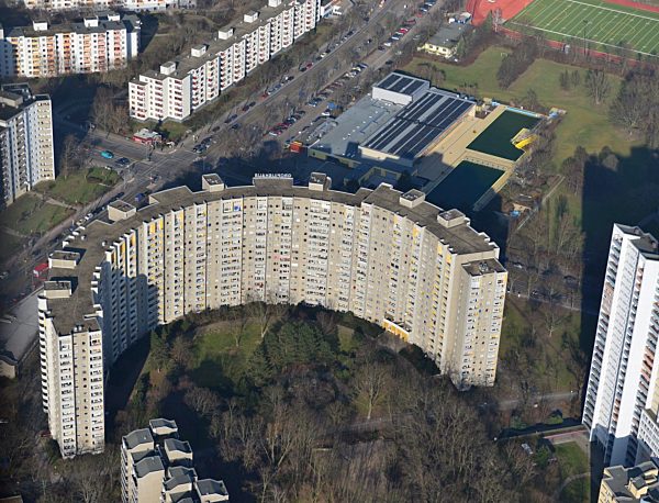 Gropiushaus im Ortsteil Gropiusstadt in Berlin