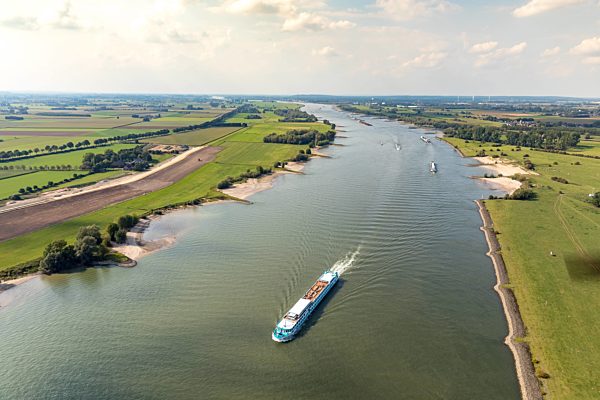 Uferbereiche am Flußverlauf Bijlands Kanal des Rhein in Rees im Bundesland Nordrhein-Westfalen, Deutschland