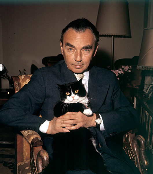 Erich Kästner mit Katze