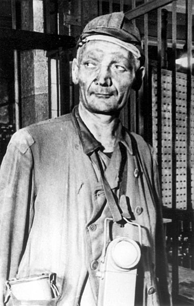 Adolf HENNECKE , Portrait