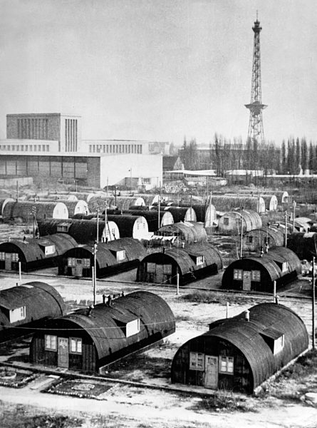 Flüchtlingslager unter dem Funkturm