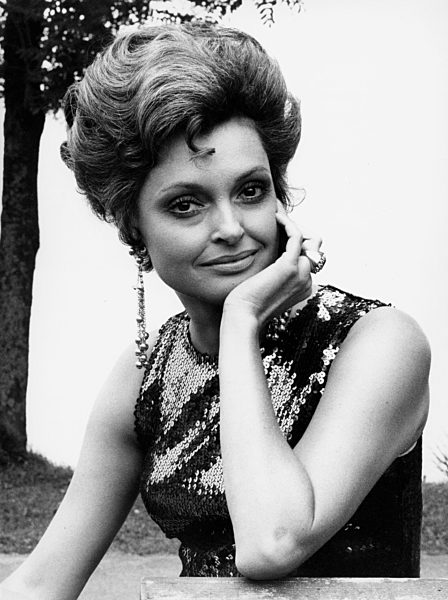 Nadja TILLER, Portrait