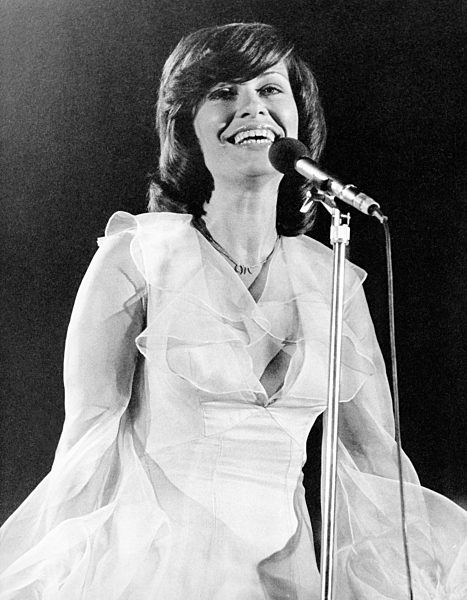 Mary ROOS, Fernsehauftritt