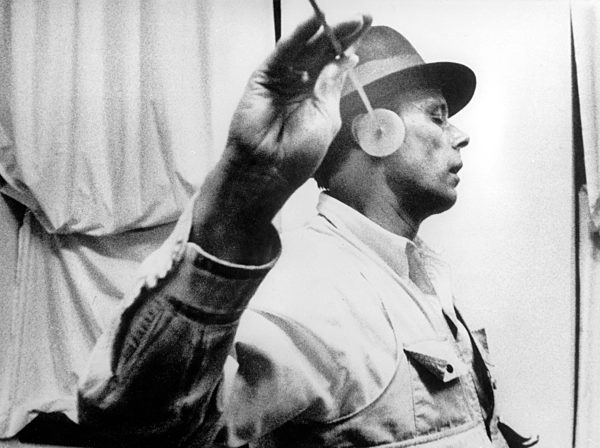 Joseph BEUYS mit Ohrenkegel