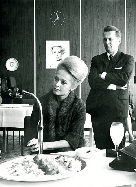 Tippi HEDREN auf Promotiontour 1963