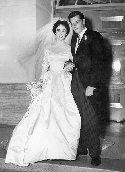 Elizabeth TAYLOR und Conrad HILTON jr. bei ihrer Hochzeit, 1950