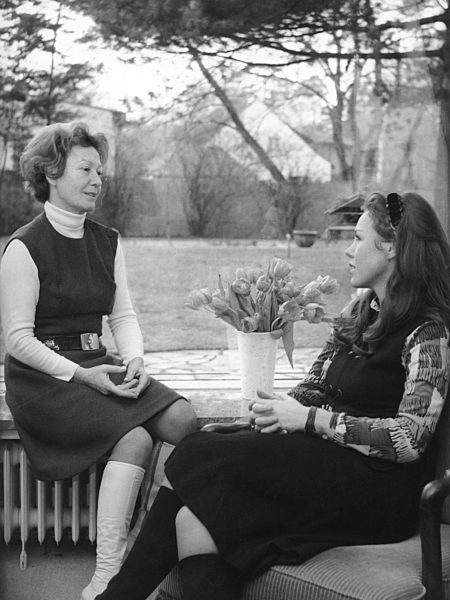 Gaby DOHM mit ihrer Mutter Heli FINKZELLER, 1972