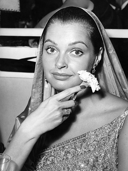 Internationaler Filmball 1957: Nadja TILLER