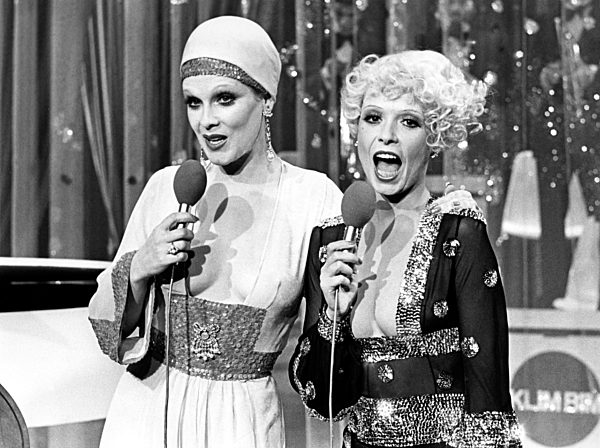 Ingrid STEEGER und Elisabeth VOLKMANN in 'Klimbim', 1977