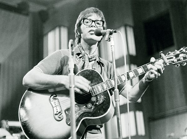 Cliff RICHARD mit Gitarre, Berlin 1970