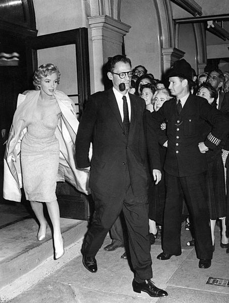Marilyn MONROE mit Ehemann Arthur MILLER, 1956