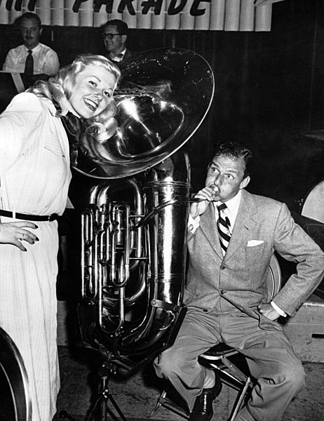 Doris DAY und Frank SINATRA bei Radioaufnahmen, 1946