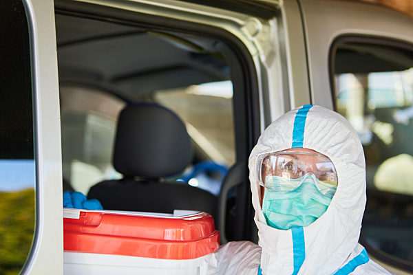 Transport und Lieferung von Organspende durch Personal