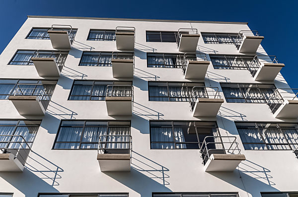 Bauhaus Dessau Rückansicht Balkone