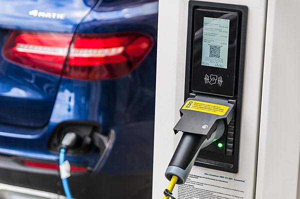 Elektroauto an Ladestation