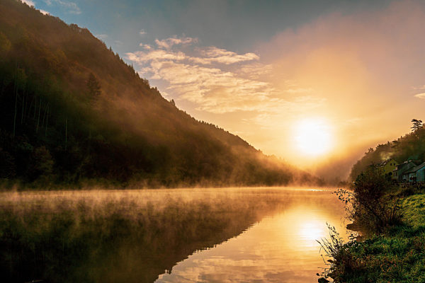 Morning fog on the Saar loop near Mettlach in Germany.