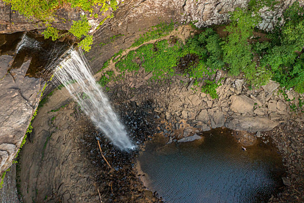 Waterfall at Ozone Falls in Tennessee showing the lip of the gorge