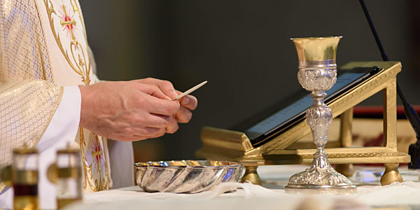 Celebrating the rite of the Holy Bread