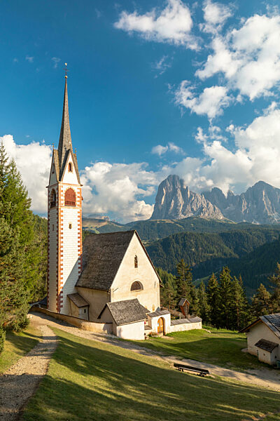 Kirche St. Jakob bei St. Ulrich vor dem Langkofel, Groeden, Suedtirol