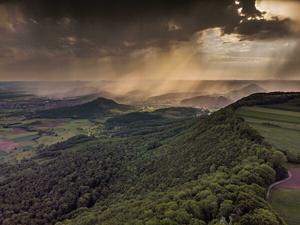 Sonnenstrahlen am frühen Morgen