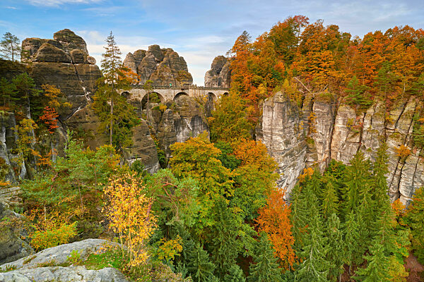Elbsandsteingebirge im Herbst an der Bastei