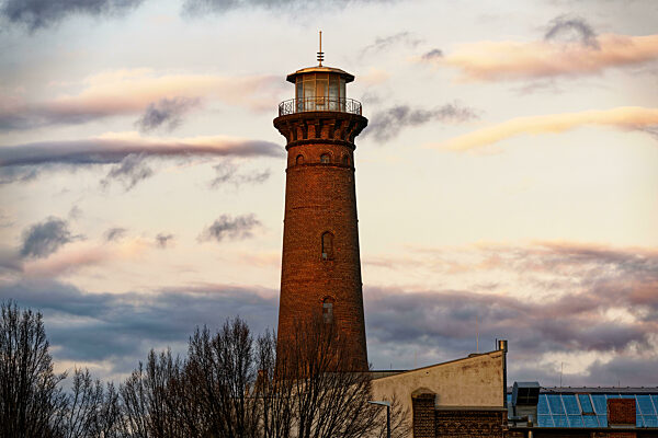 Leuchtturm im warmen Abendlicht